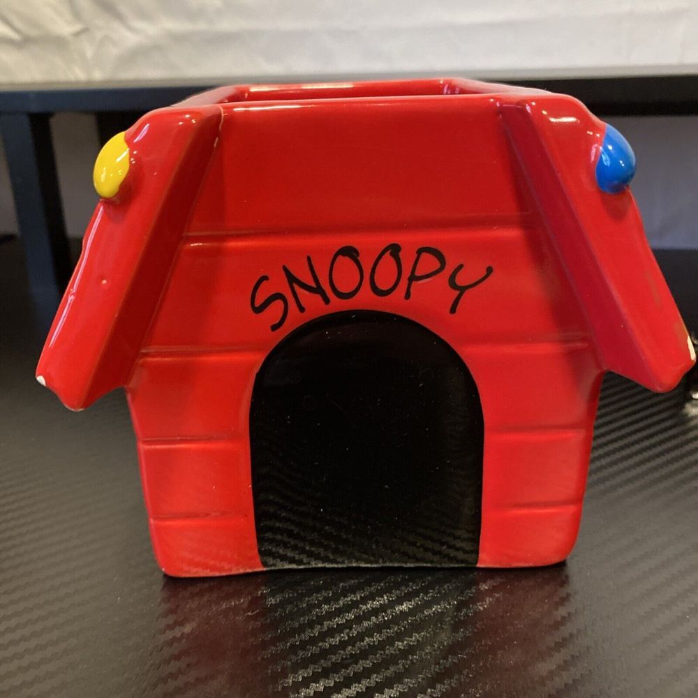 Peanuts 50 Years A Charlie Brown Christmas Snoopy Dog House Treat Jar / Holder - Picture 11 of 16
